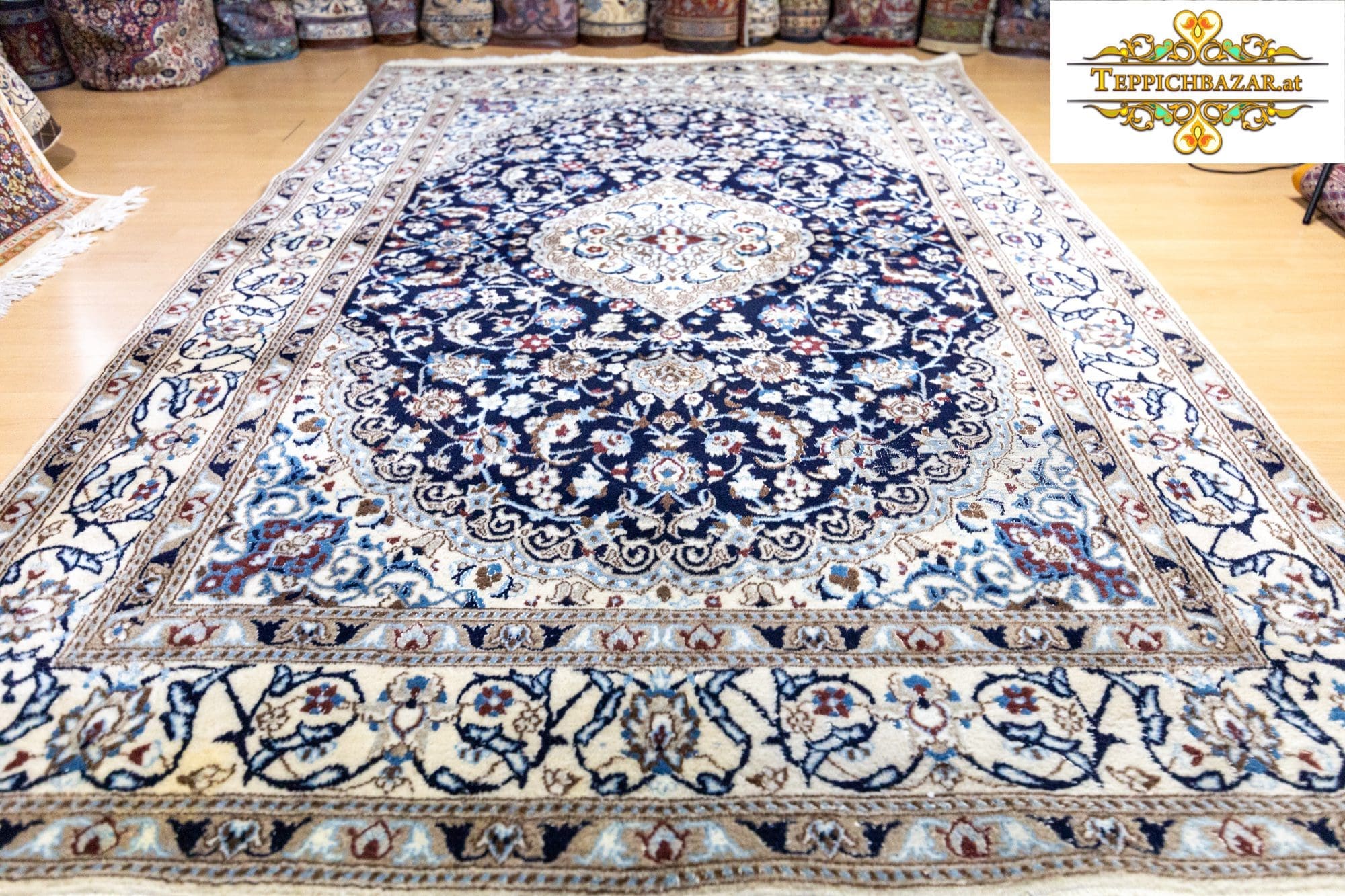 Perserteppich Nain 294 x 187 cm Wolle handgeknüpft (Verkauft)