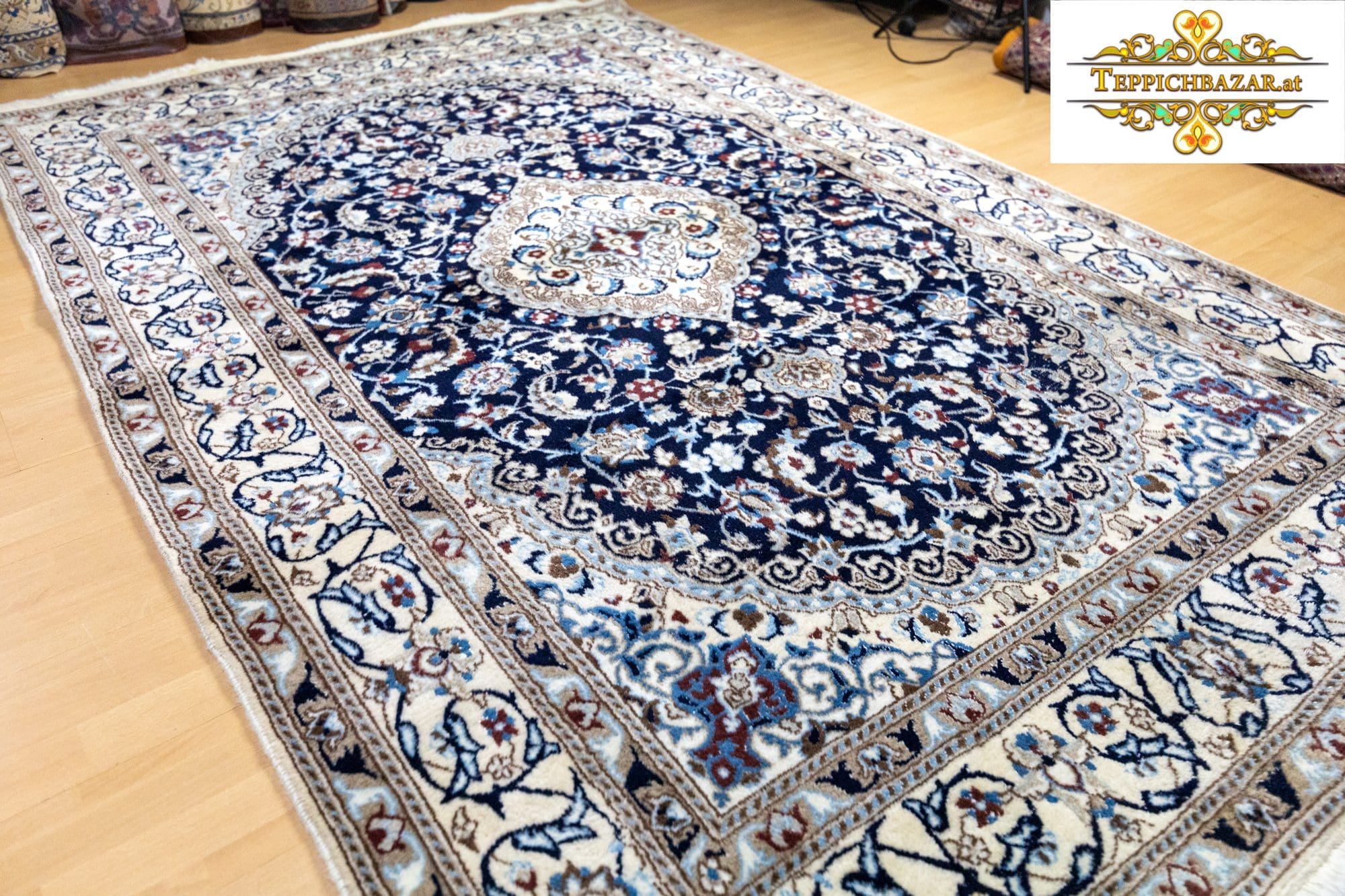 Perserteppich Nain 294 x 187 cm Wolle handgeknüpft (Verkauft)
