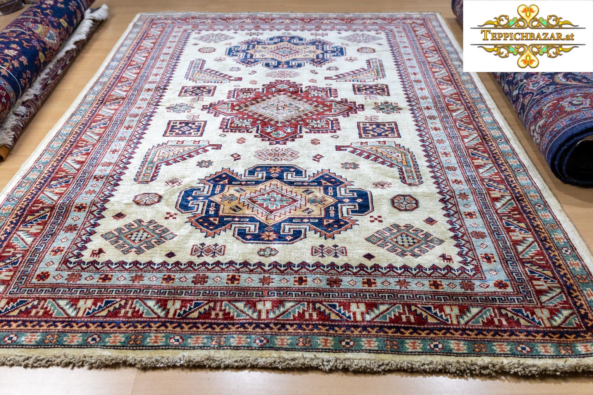 Orientteppich Kazak 199 x 149 cm handgeknüpft (Verkauft)