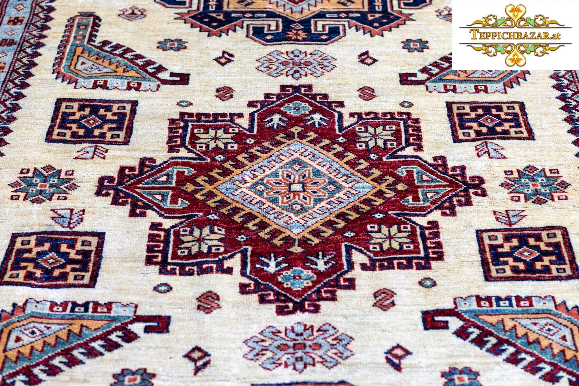 Orientteppich Kazak 199 x 149 cm handgeknüpft (Verkauft)