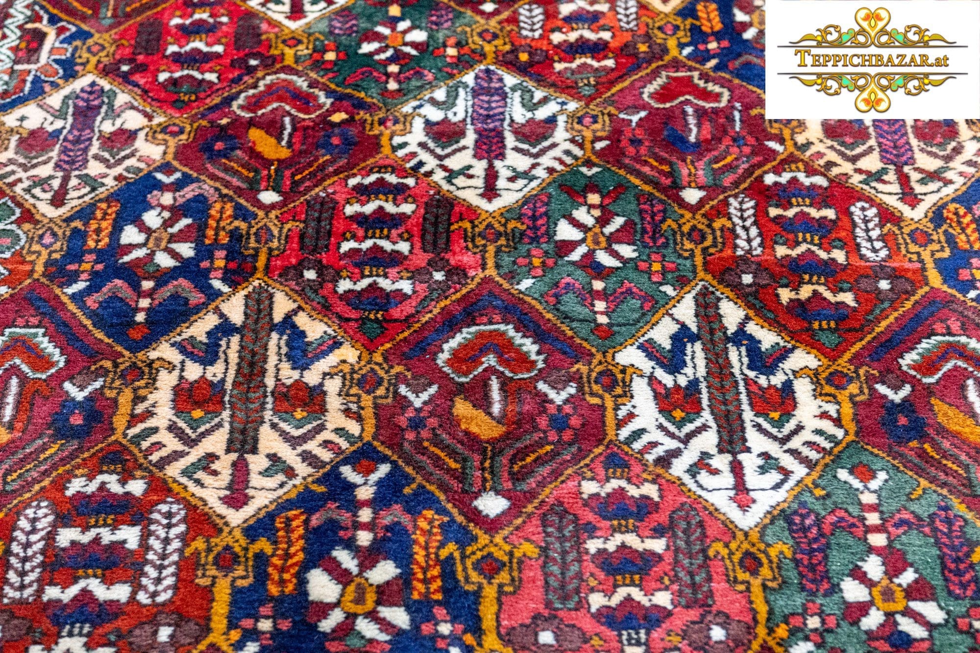 Perserteppich Bachtiar 313 x 215 cm handgeknüpft (Verkauft)