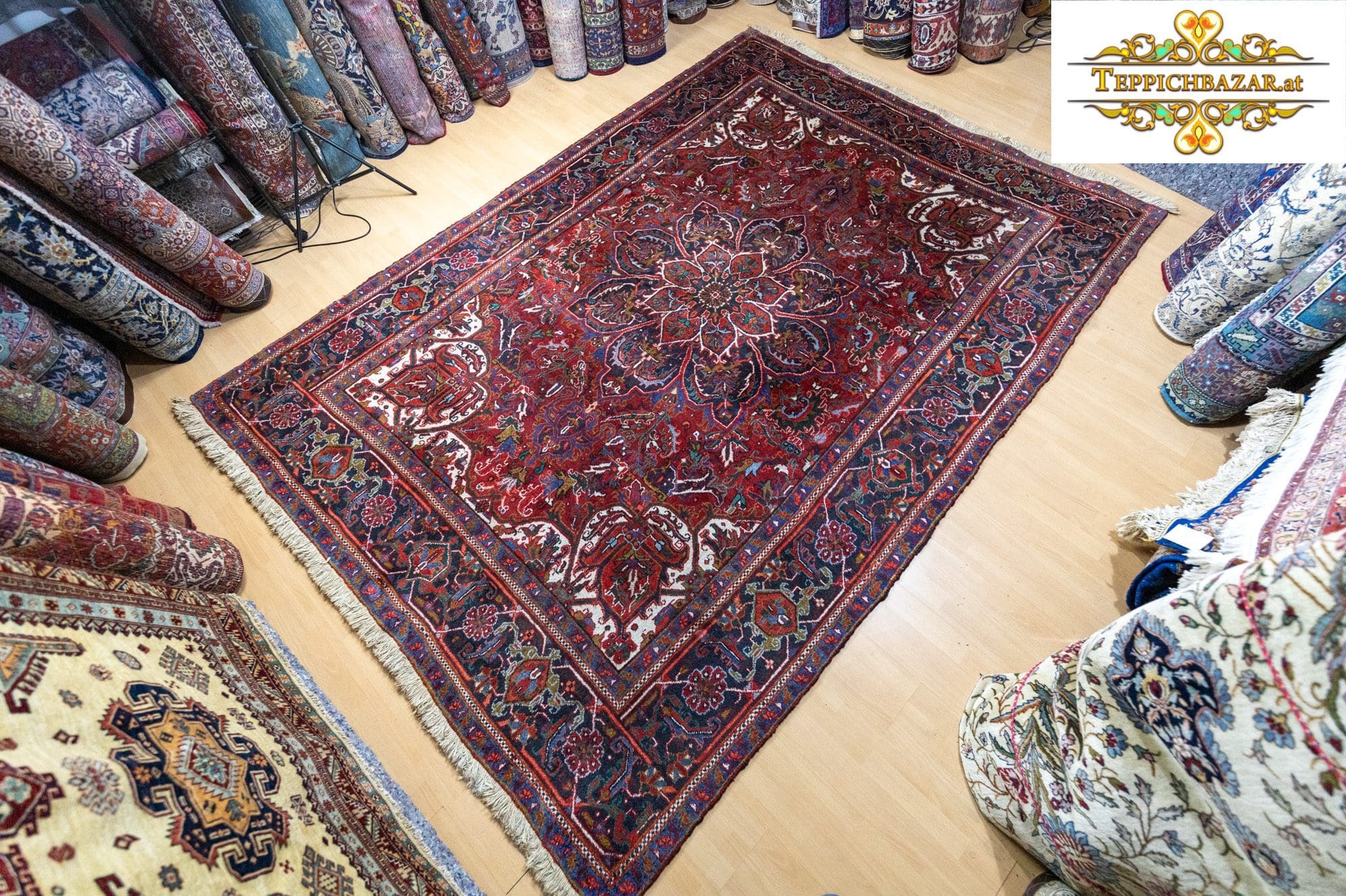 Perserteppich Heriz 328 x 235 cm Wolle handgeknüpft (Verkauft)