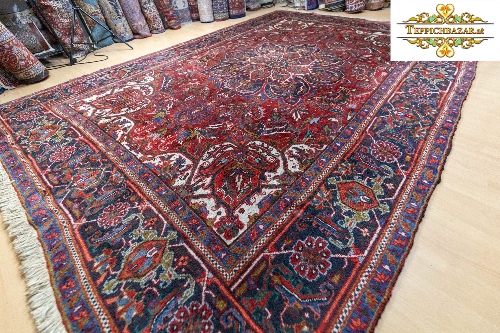 Perserteppich Heriz 328 x 235 cm Wolle handgeknüpft (Verkauft)