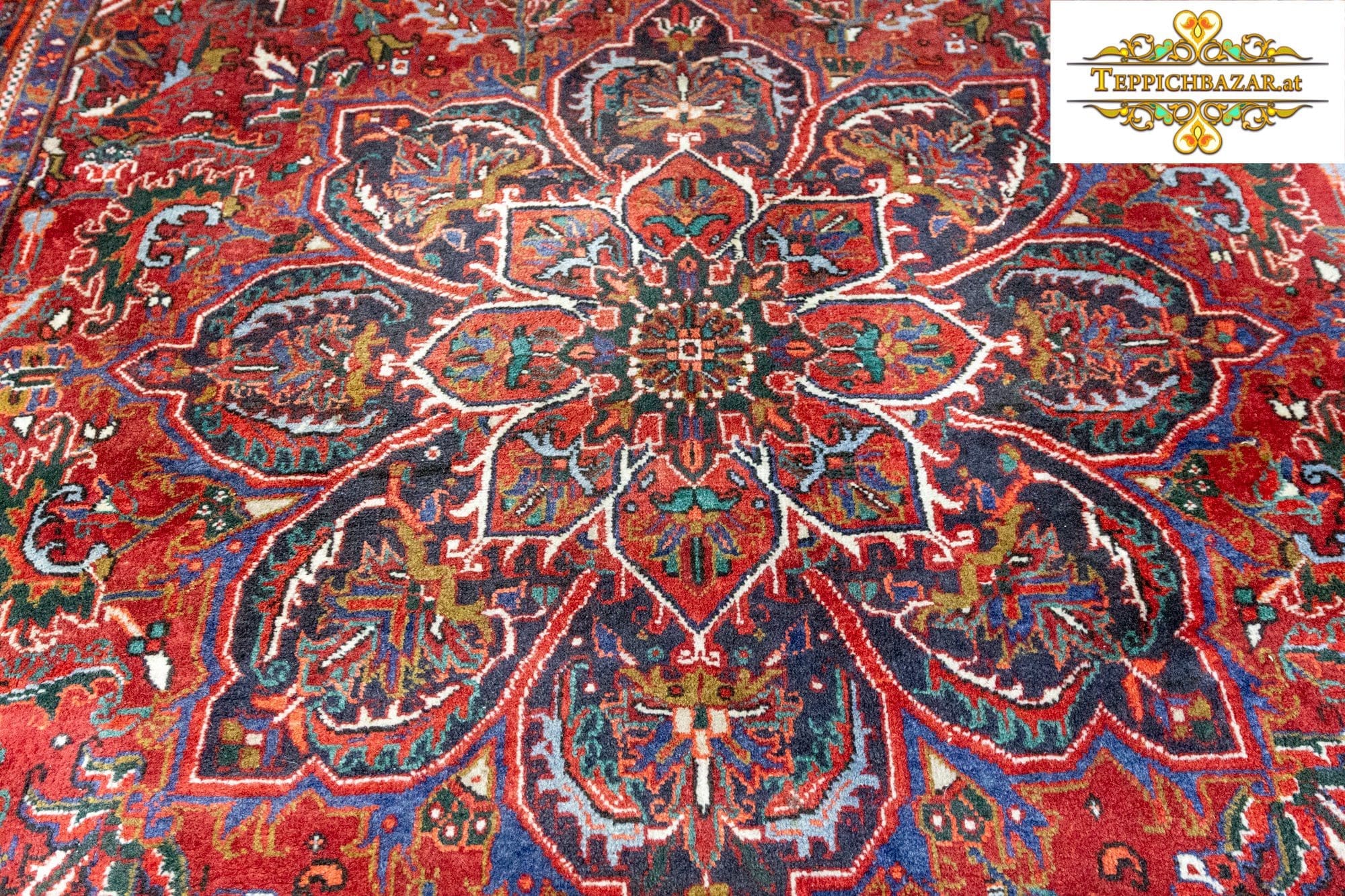 Perserteppich Heriz 328 x 235 cm Wolle handgeknüpft (Verkauft)