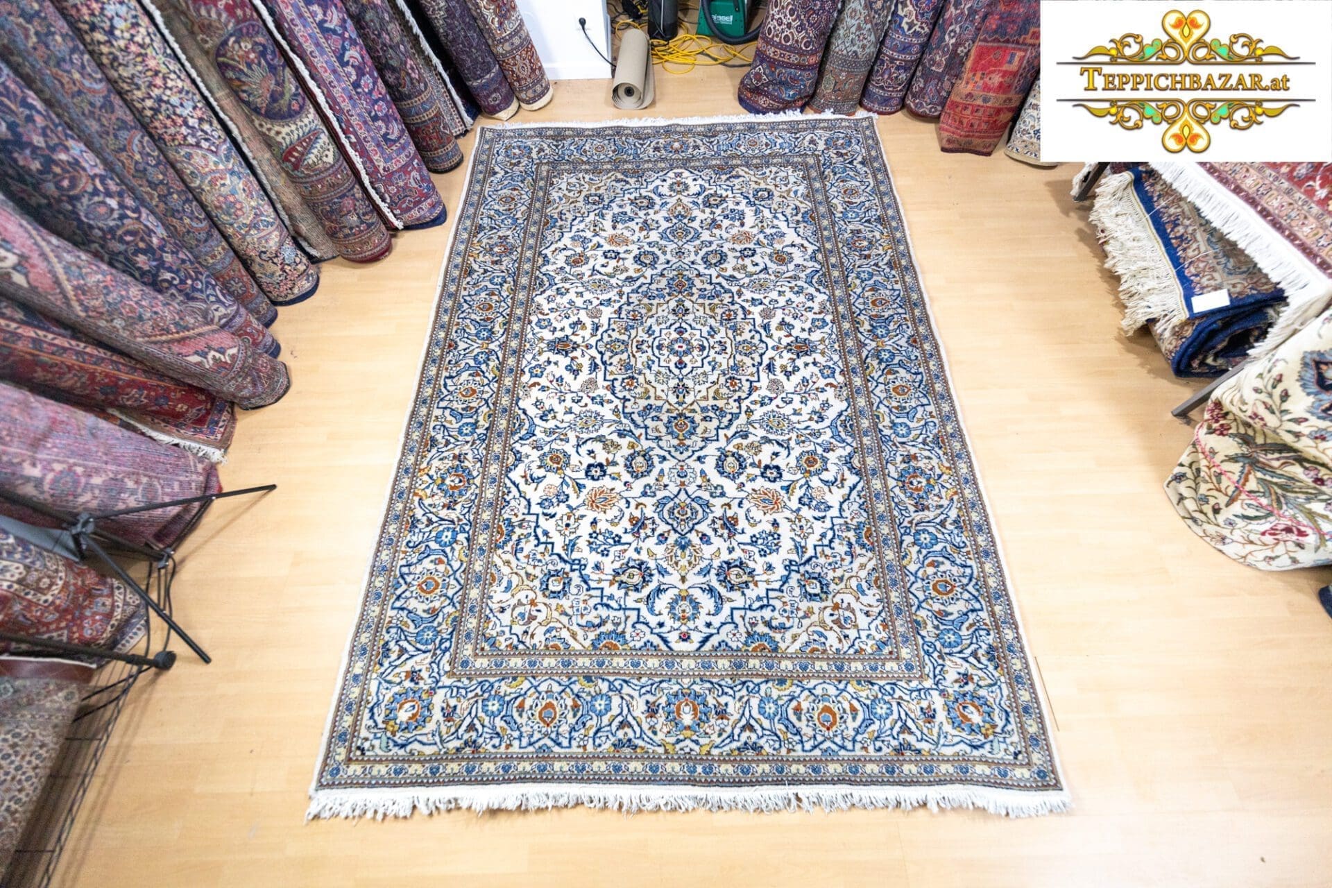 Perserteppich Kashan 292 x 202 cm Wolle handgeknüpft