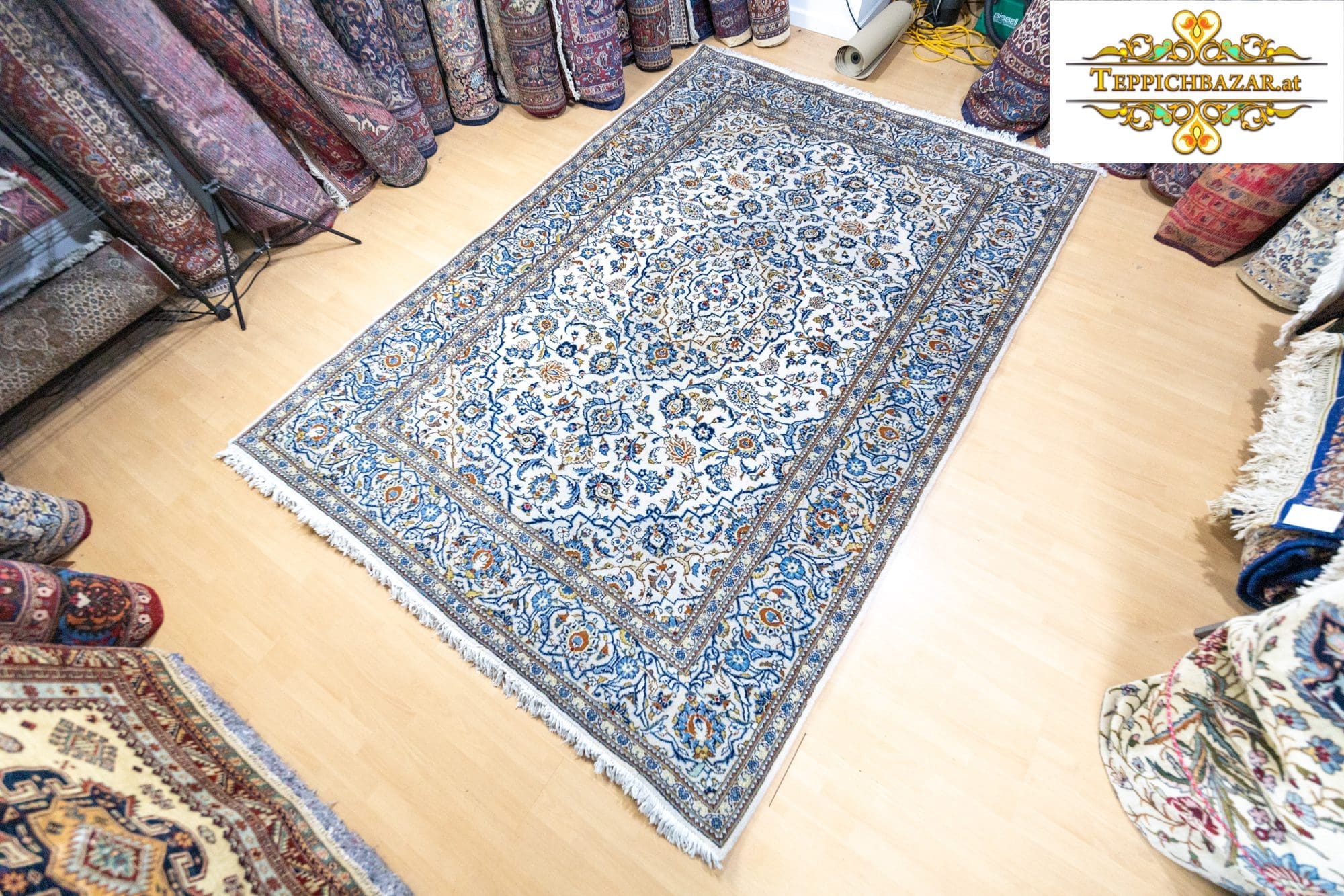 Perserteppich Kashan 292 x 202 cm Wolle handgeknüpft