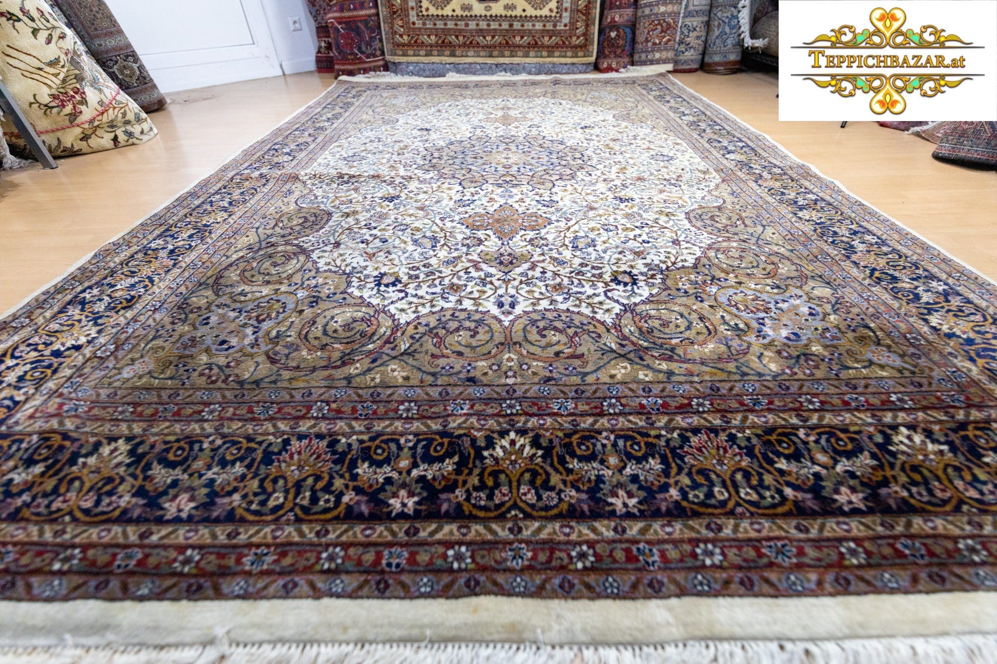 Orientteppich 310 x 215 cm handgeknüpft (Verkauft)