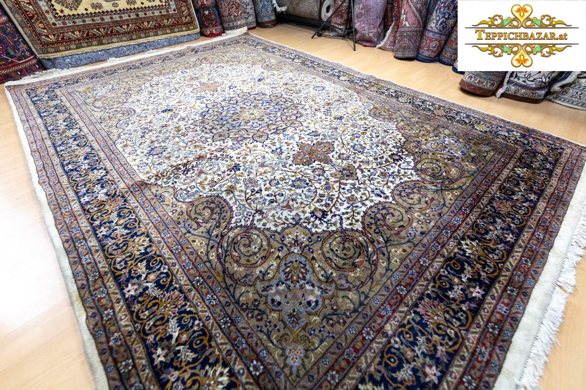 Orientteppich 310 x 215 cm handgeknüpft (Verkauft)