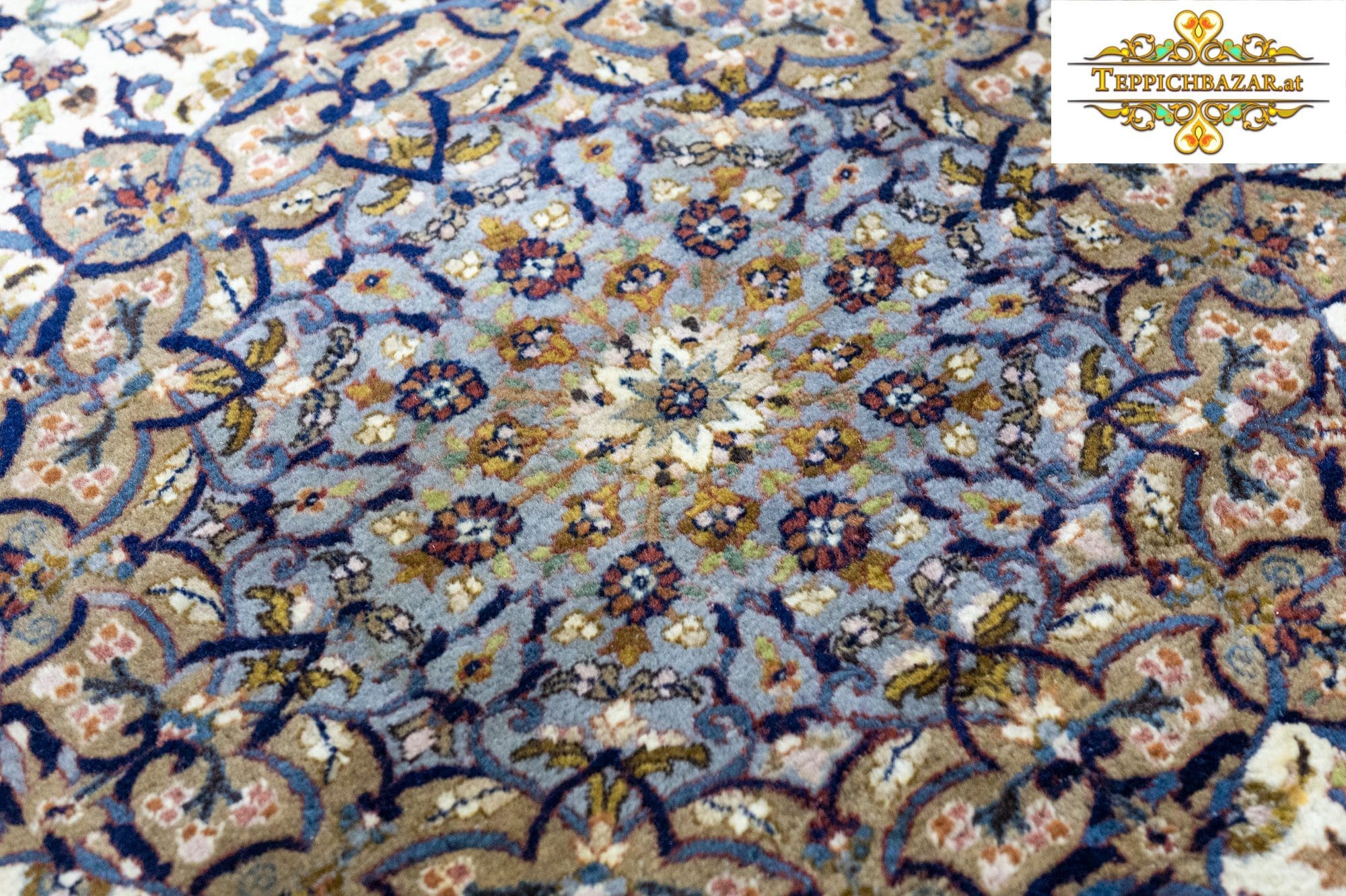 Orientteppich 310 x 215 cm handgeknüpft (Verkauft)