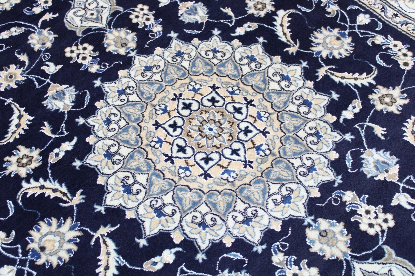 Nain Perserteppich aus Iran, 290 × 197 cm