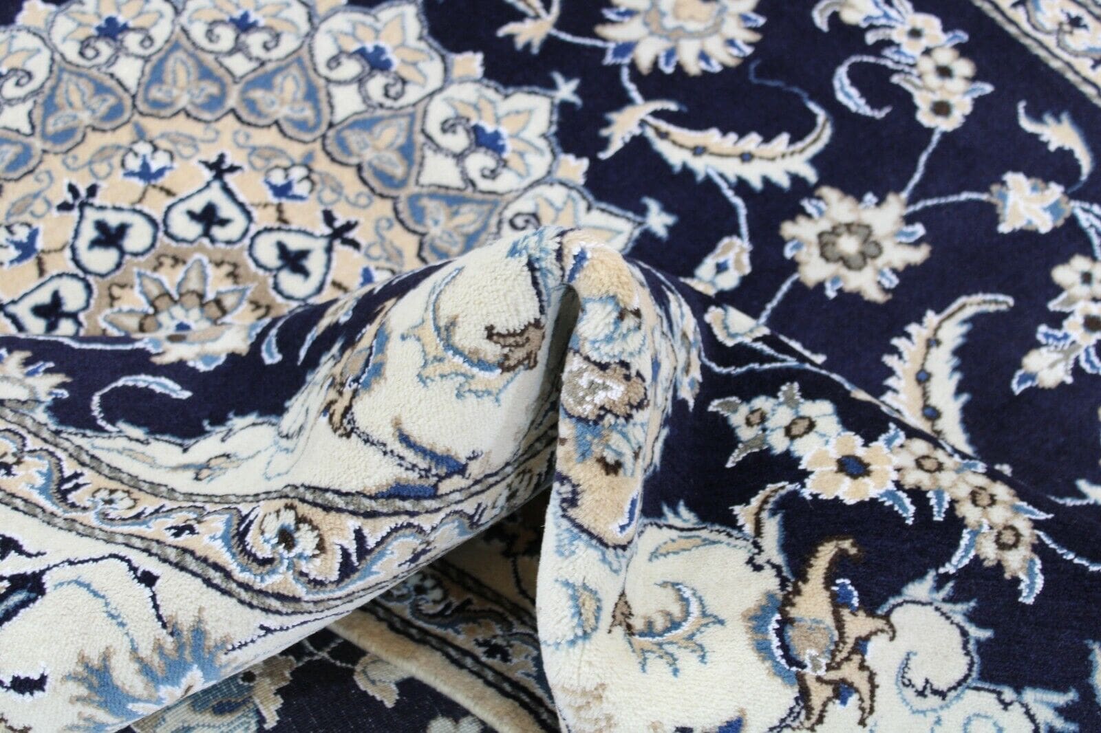 Nain Perserteppich aus Iran, 290 × 197 cm