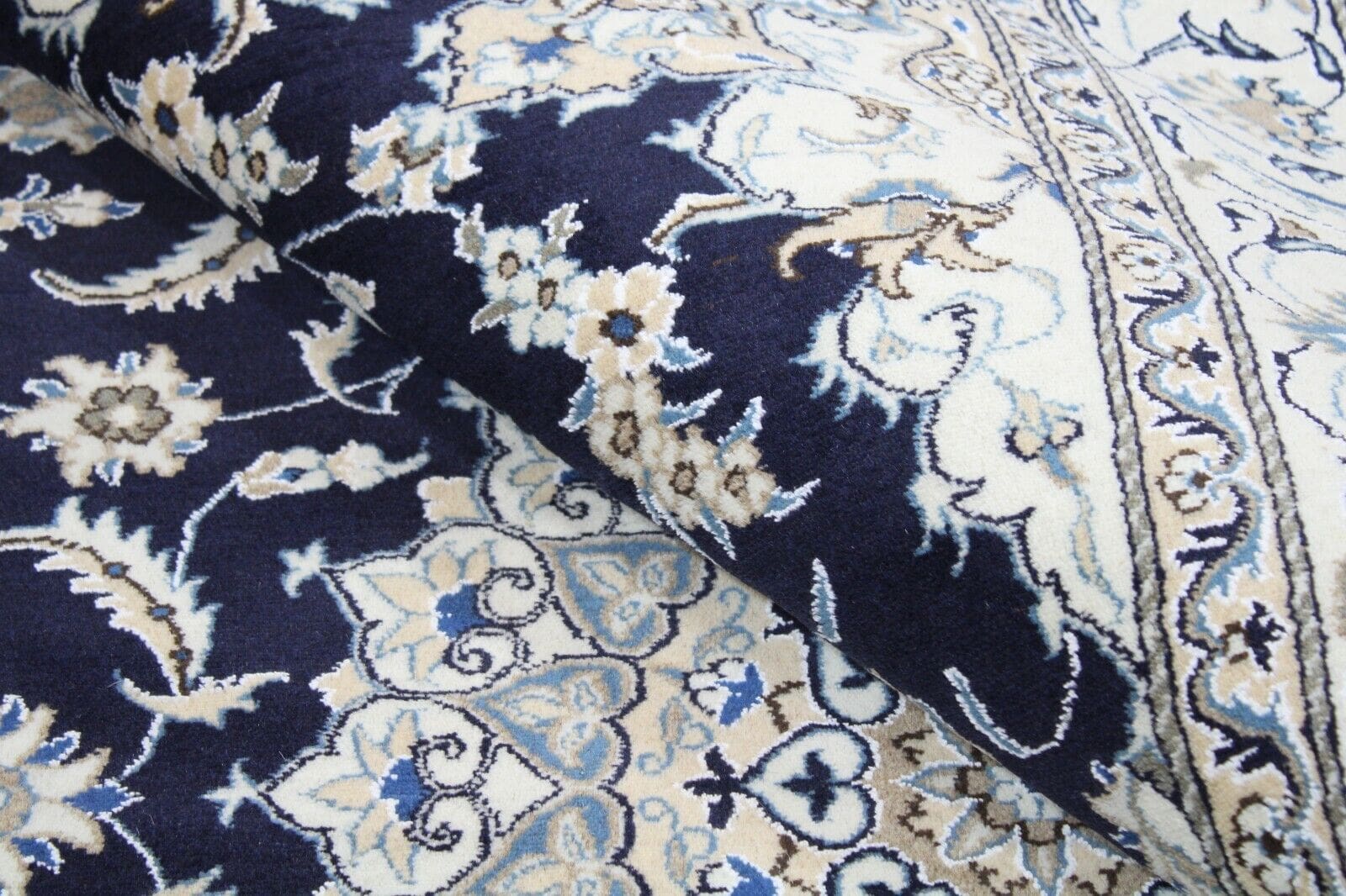 Nain Perserteppich aus Iran, 290 × 197 cm