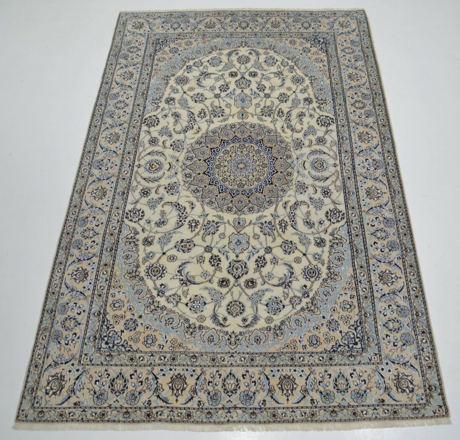 Orientteppich Nain ca. 297 x 190 cm Wolle handgeknupft