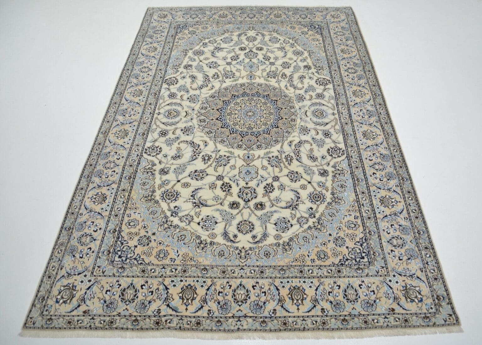 Orientteppich Nain ca. 297 x 190 cm Wolle handgeknupft