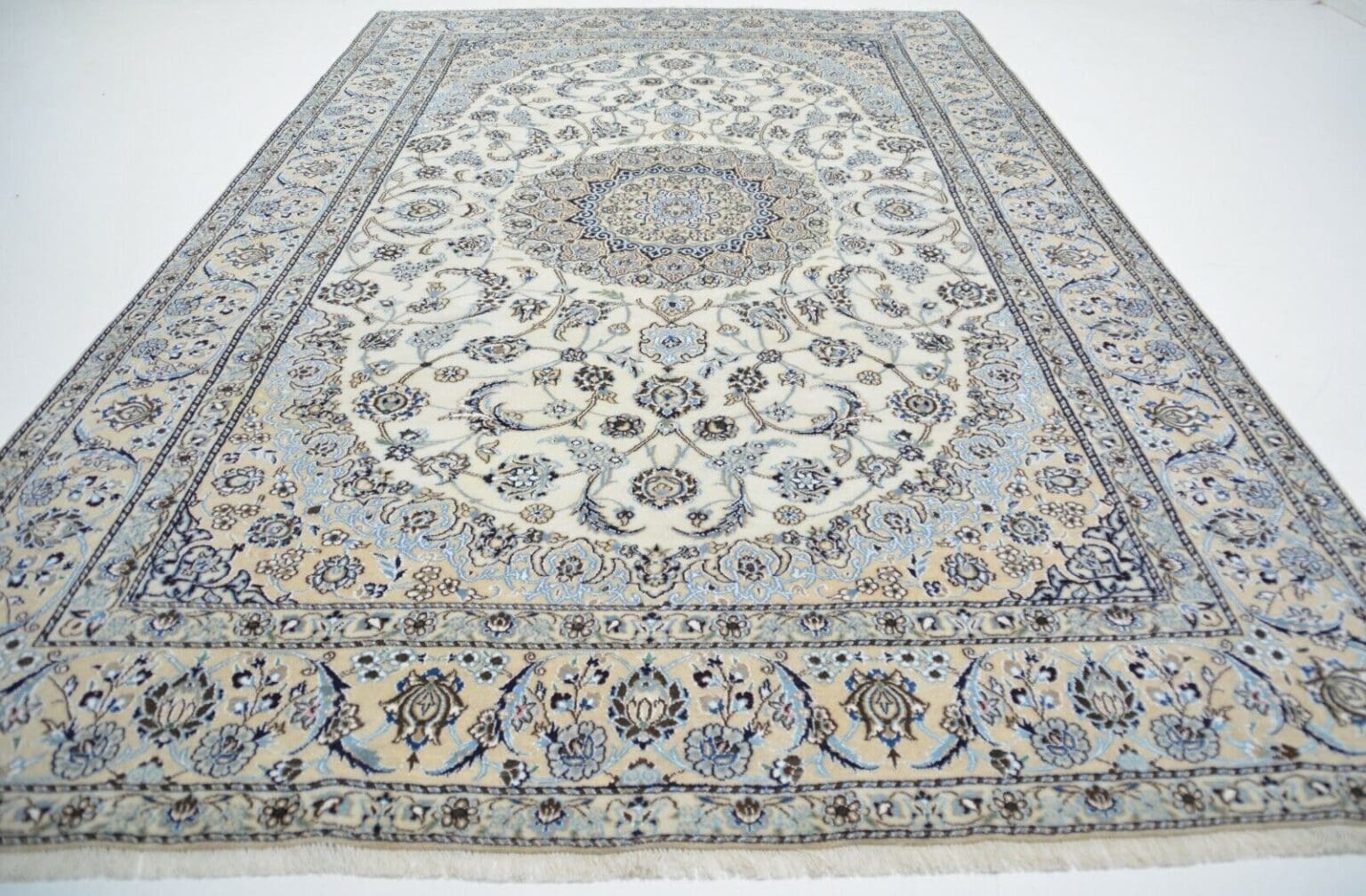 Orientteppich Nain ca. 297 x 190 cm Wolle handgeknupft