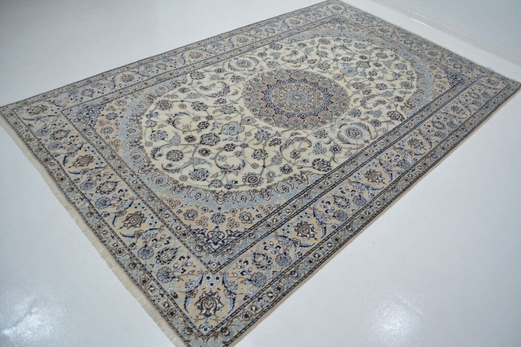 Orientteppich Nain ca. 297 x 190 cm Wolle handgeknupft