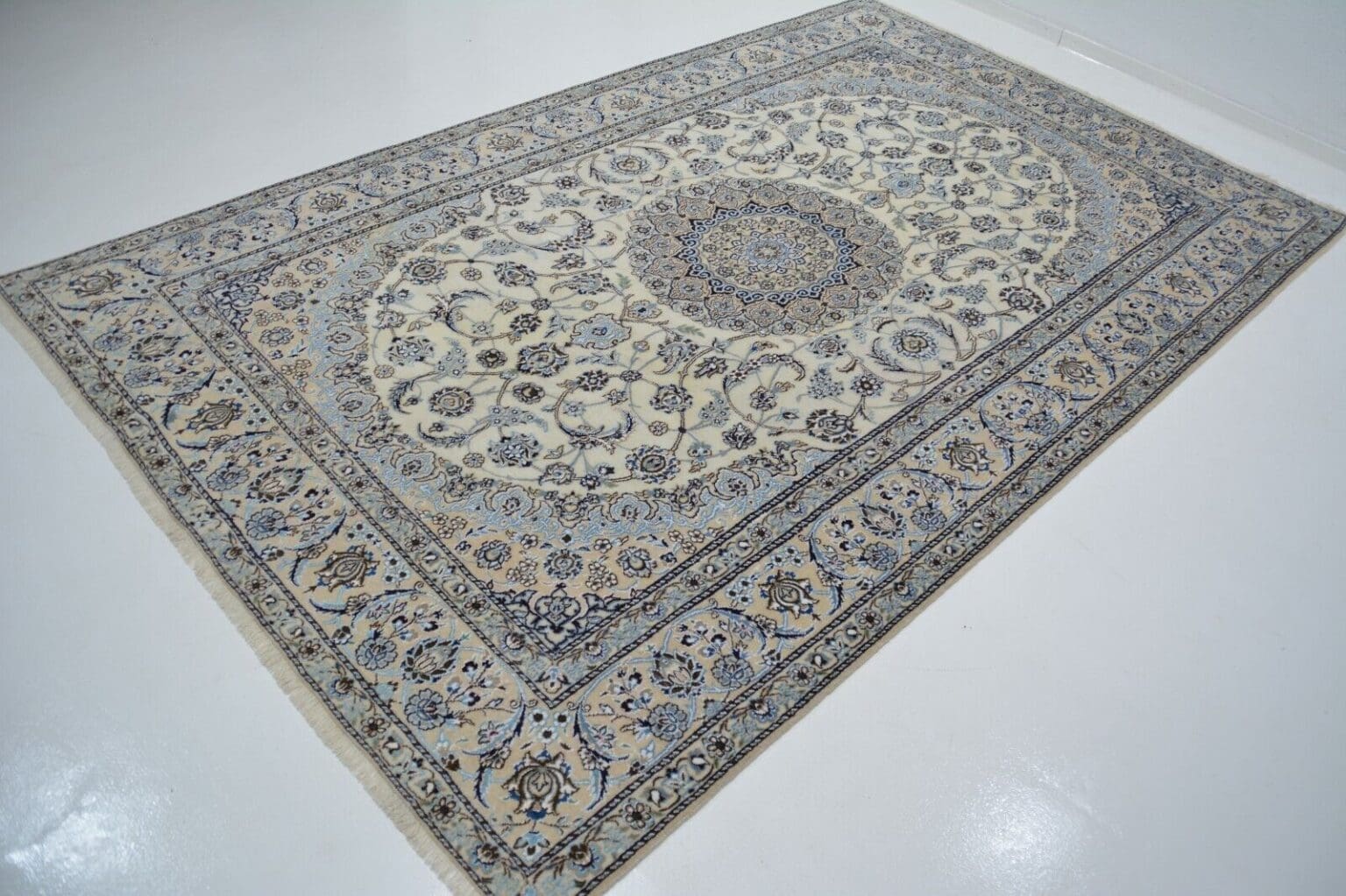 Orientteppich Nain ca. 297 x 190 cm Wolle handgeknupft