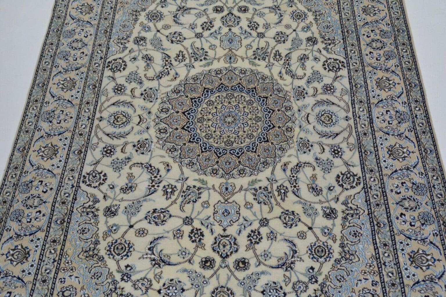 Orientteppich Nain ca. 297 x 190 cm Wolle handgeknupft