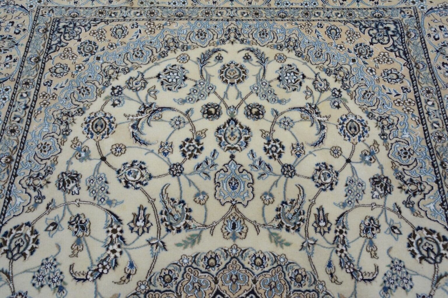Orientteppich Nain ca. 297 x 190 cm Wolle handgeknupft
