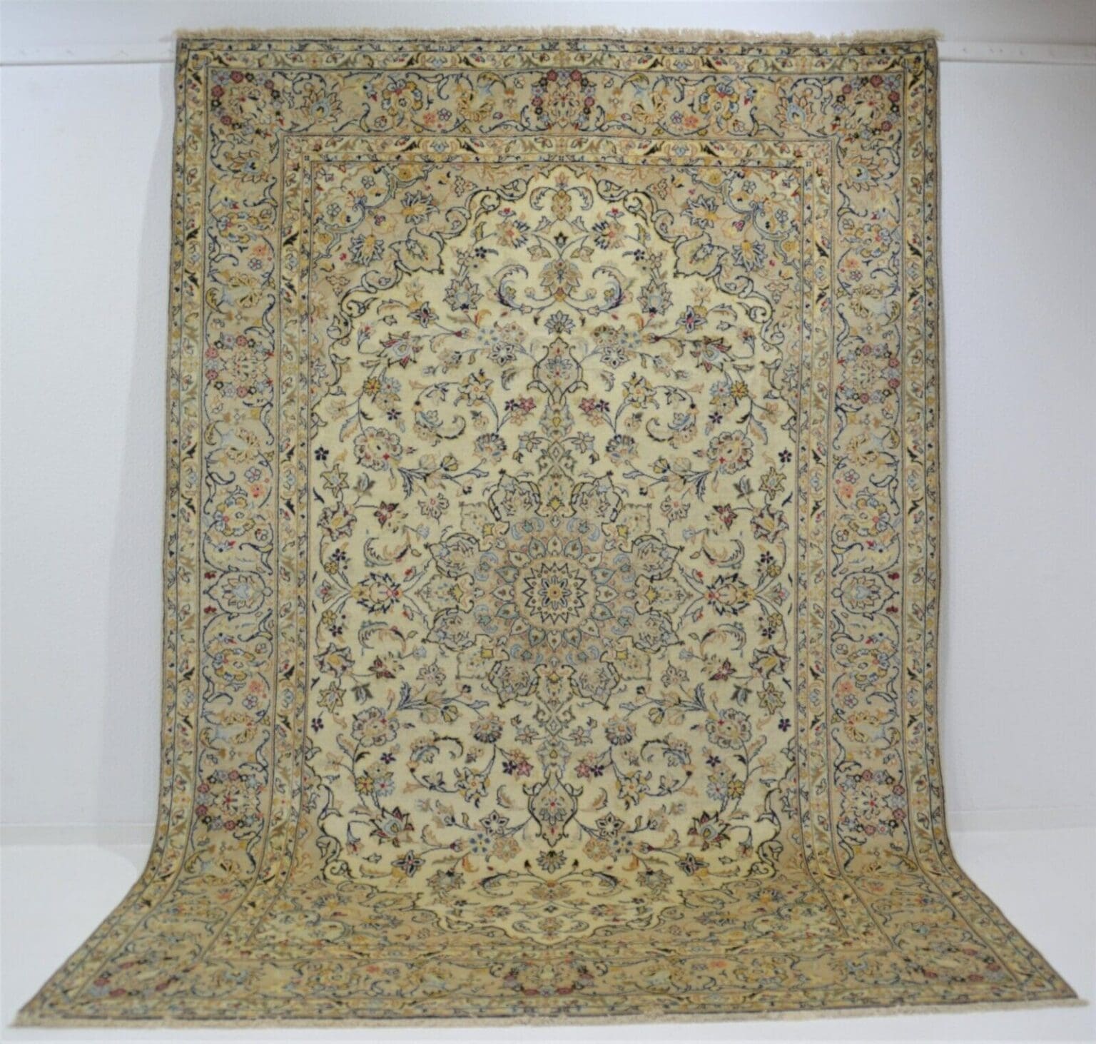 Perserteppich Isfahan 287 x 195 cm Wolle handgeknüpft