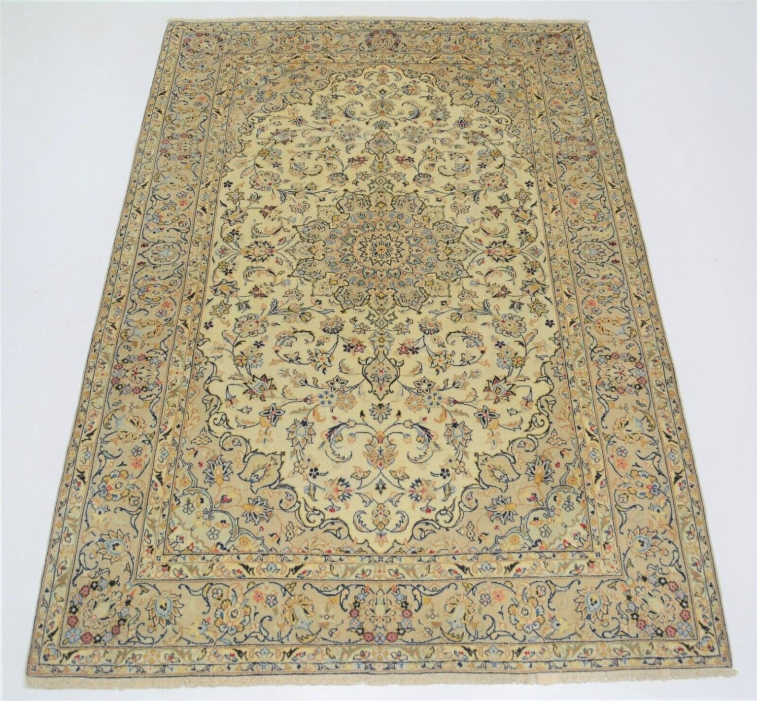 Perserteppich Isfahan 287 x 195 cm Wolle handgeknüpft