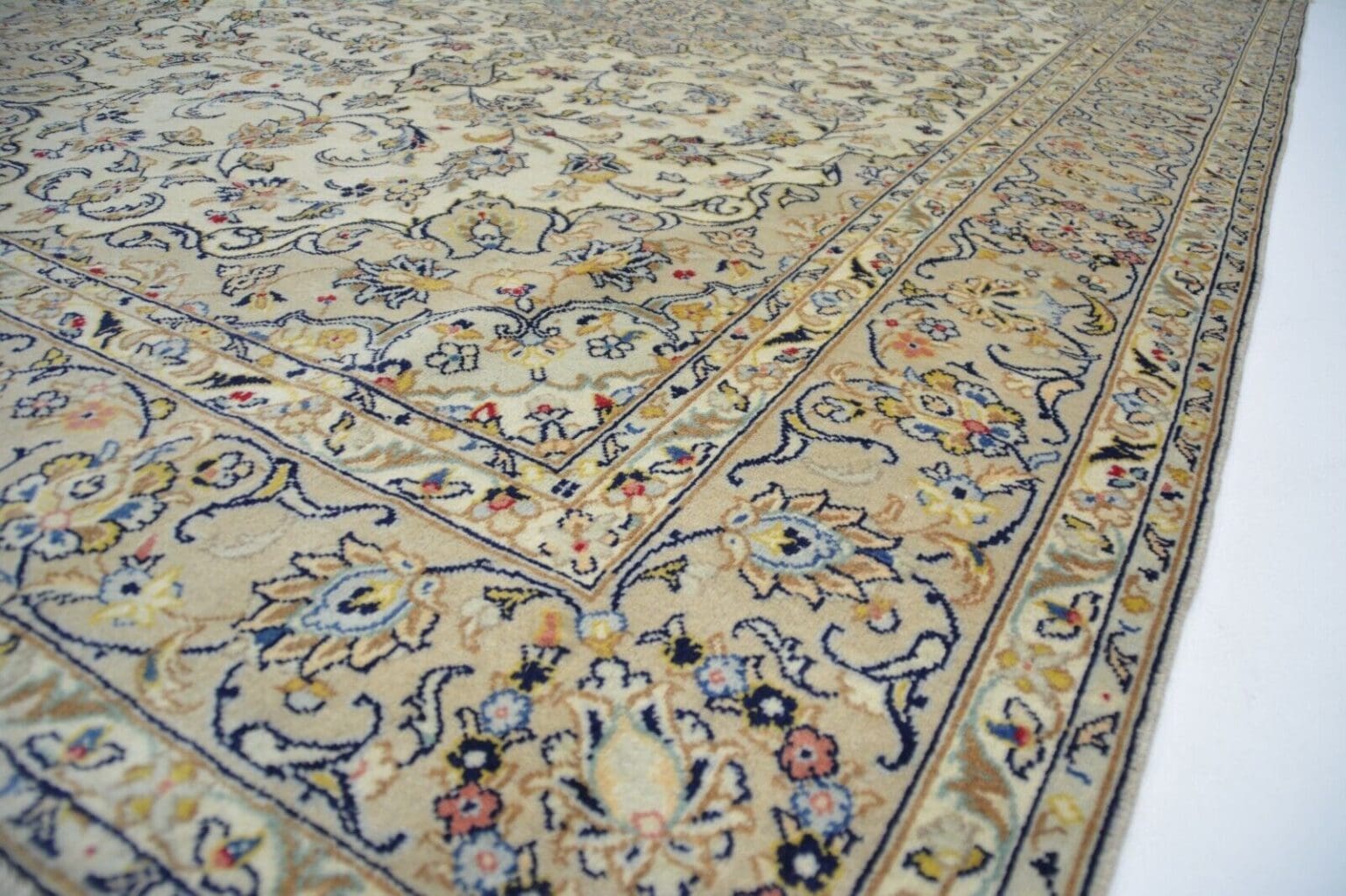 Perserteppich Isfahan 287 x 195 cm Wolle handgeknüpft