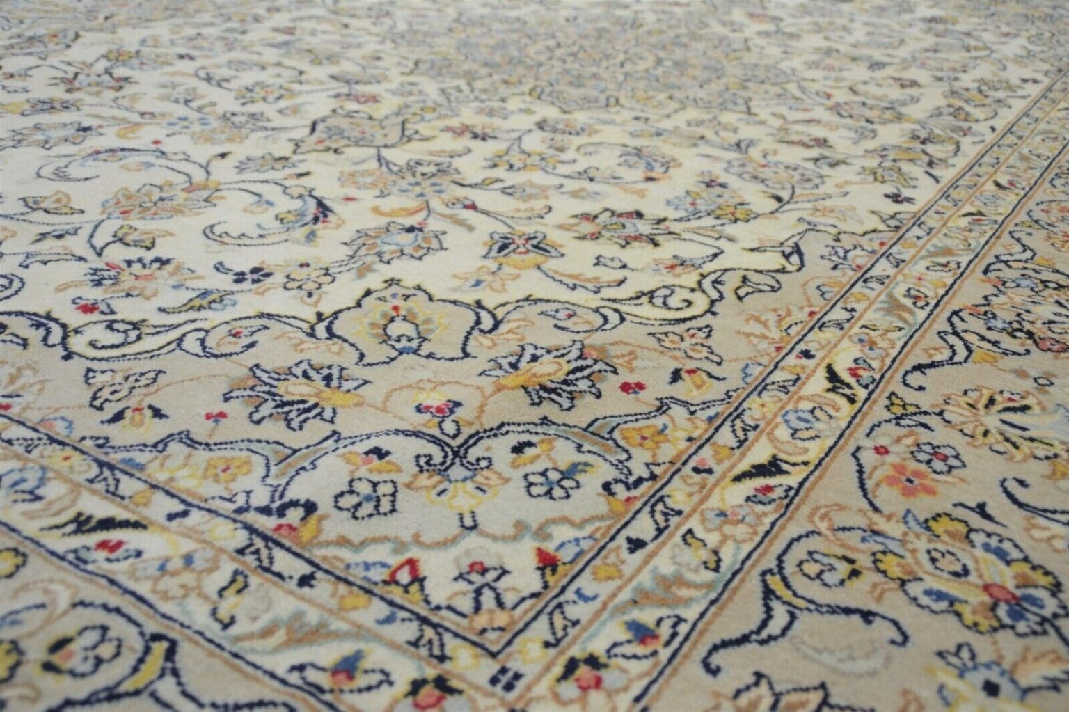 Perserteppich Isfahan 287 x 195 cm Wolle handgeknüpft