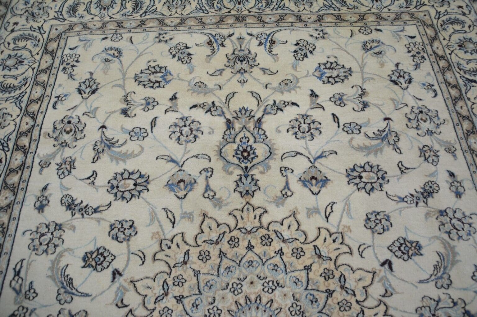 Perserteppich Nain ca 341 x 248 cm Wolle handgeknüpft