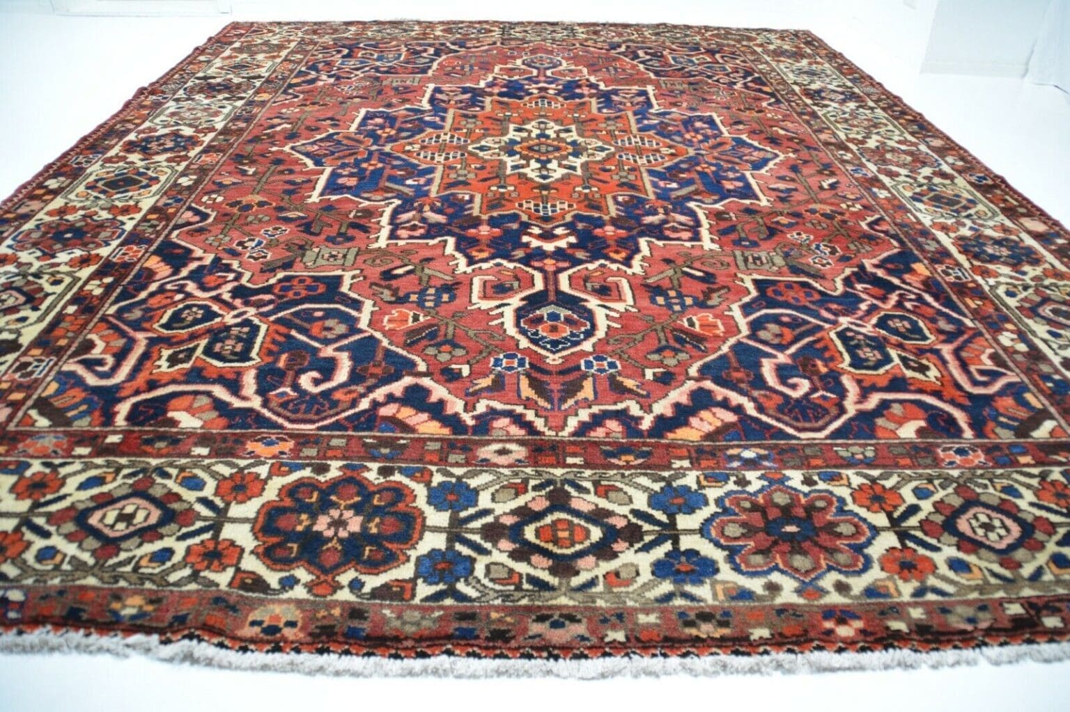Perserteppich Heriz ca 374 x 300 cm Wolle handgeknüpft