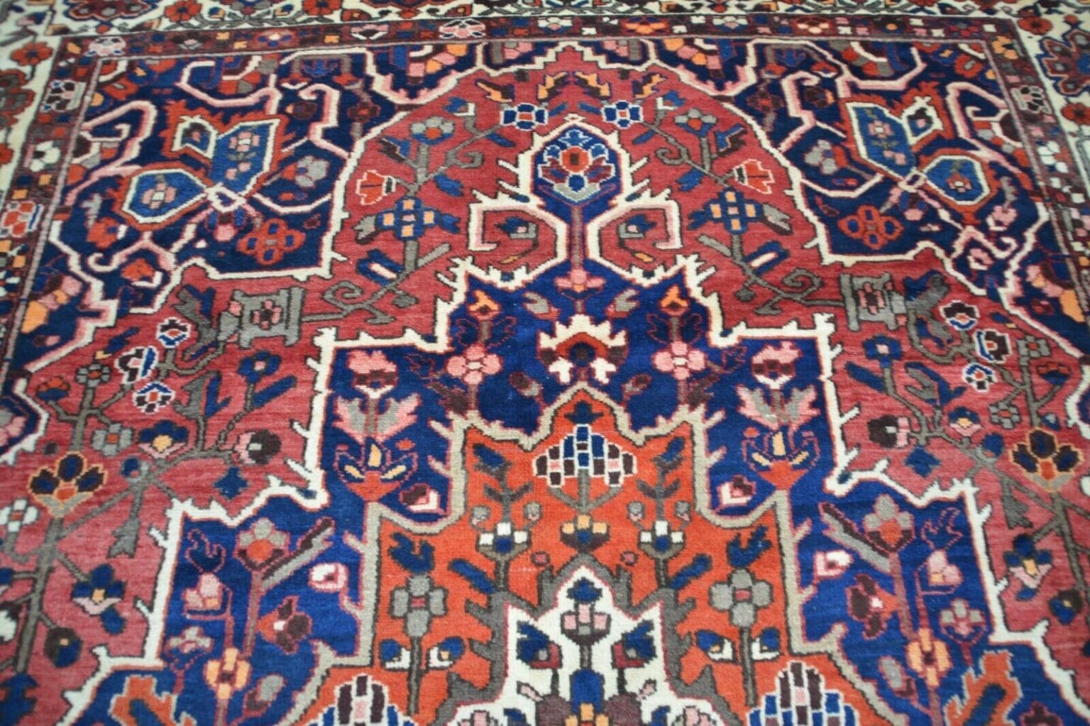 Perserteppich Heriz ca 374 x 300 cm Wolle handgeknüpft