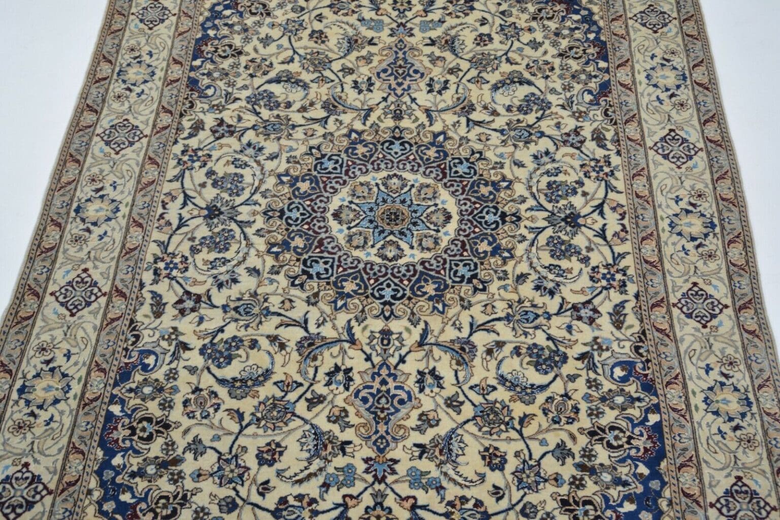 Perserteppich Nain 310 x 194 cm Wolle handgeknüpft