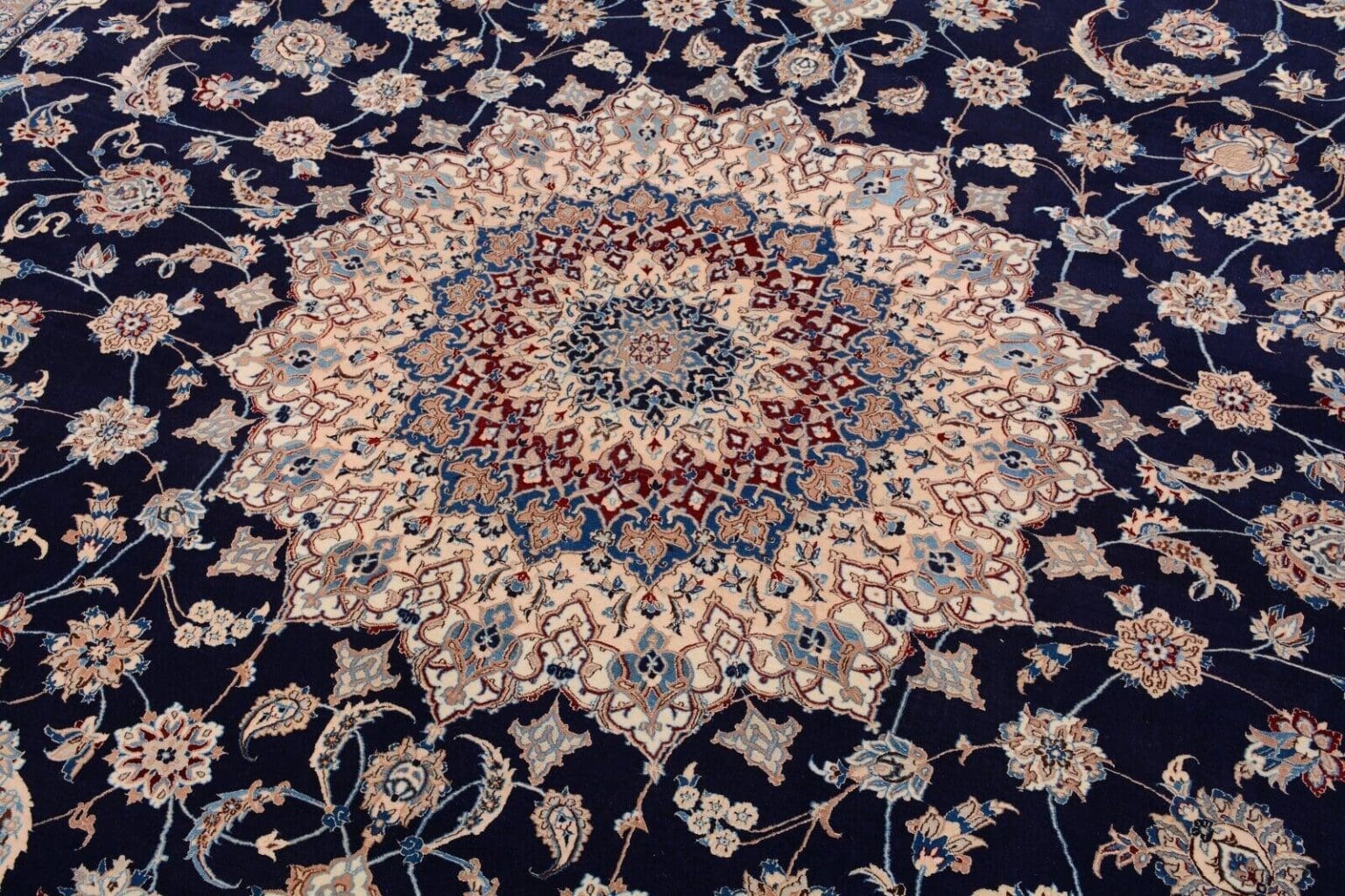 Perserteppich Nain 408 x 305 cm Wolle handgeknüpft