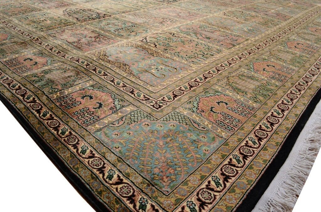 h1-handgeknupfter-orientteppich-in-ubergrobe-mit-feldermotiv-kashmir-552-x-5 Orientteppich Kashmir 552 x 357 cm Viskose handgeknüpft
