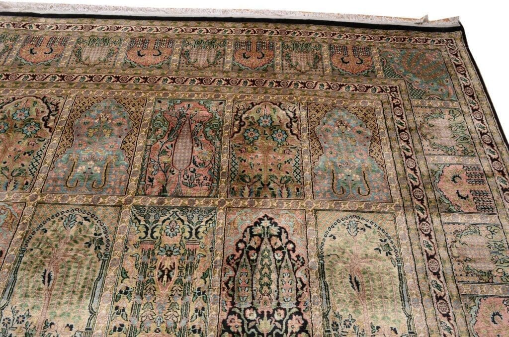 h1-handgeknupfter-orientteppich-in-ubergrobe-mit-feldermotiv-kashmir-552-x-7 Orientteppich Kashmir 552 x 357 cm Viskose handgeknüpft