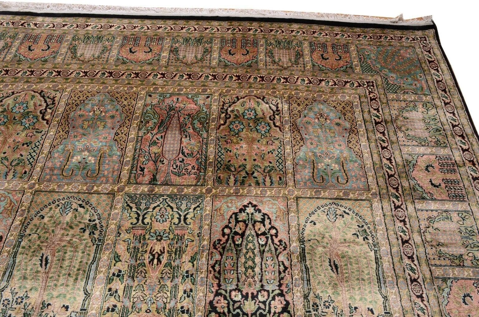 h1-handgeknupfter-orientteppich-in-ubergrobe-mit-feldermotiv-kashmir-552-x-7 Orientteppich Kashmir 552 x 357 cm Viskose handgeknüpft