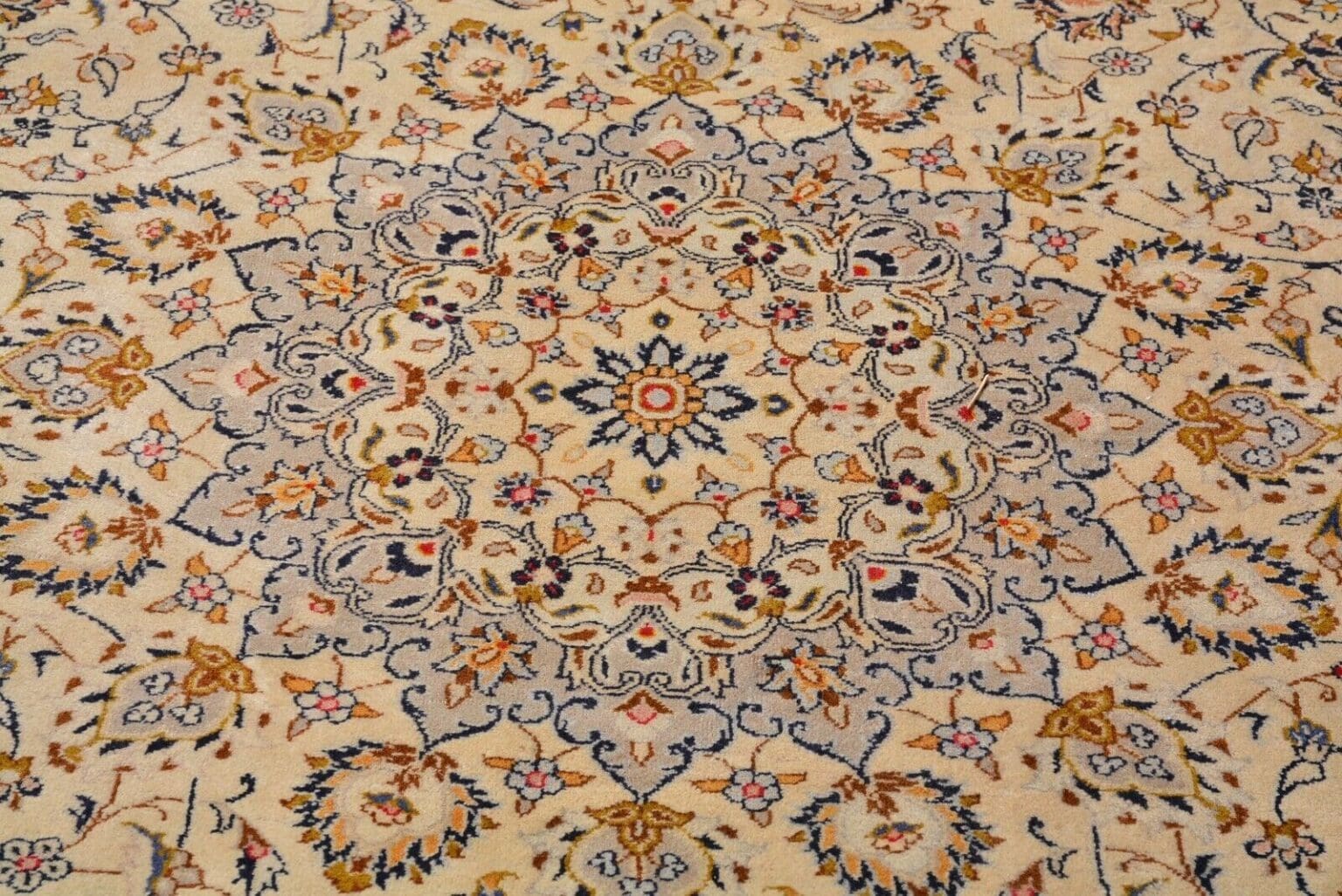 h1-handgeknupfter-orientteppich-perser-kashan-in-beige-350-x-245-cm-neuwertig-4 Perserteppich Kashan 350 x 245 cm Wolle handgeknüpft