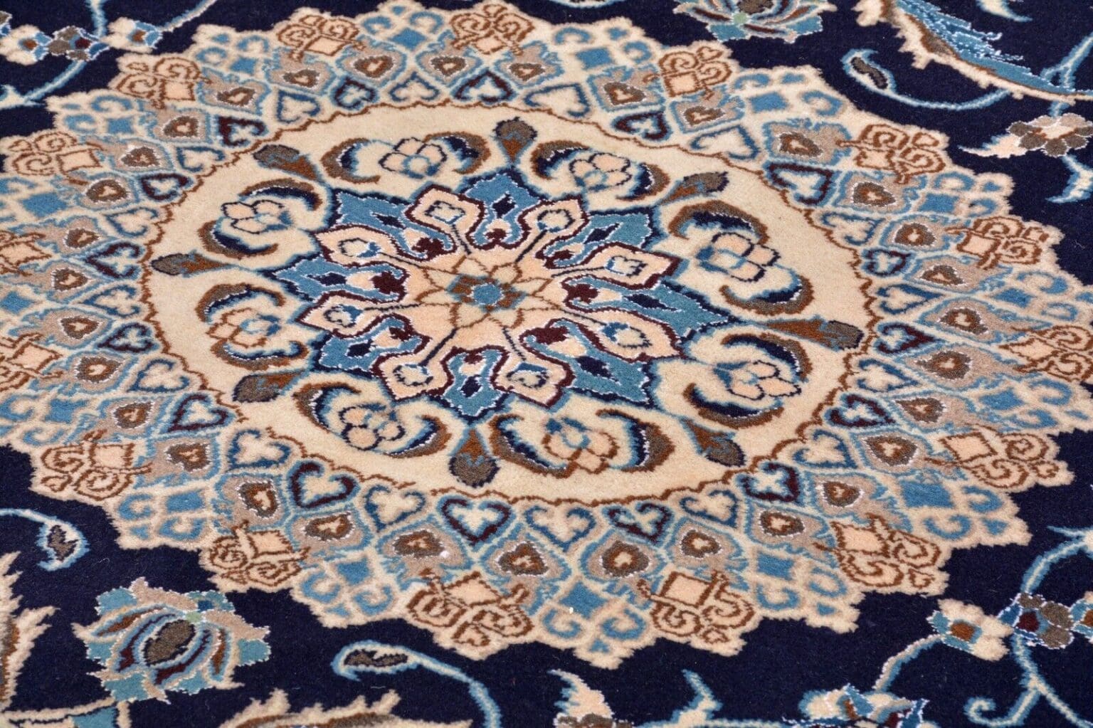 Perserteppich Nain 302 x 196 cm Schurwolle handgeknüpft