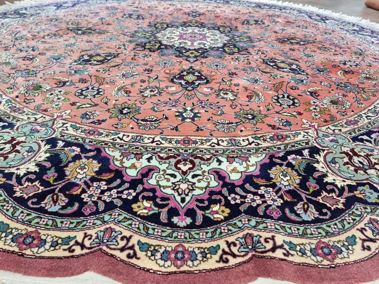 h1-221141-wunderschoner-original-persischer-tabriz-teppich-rund-1-2 Perserteppich Täbriz 256 cm Korkwolle handgeknüpft (Verkauft)