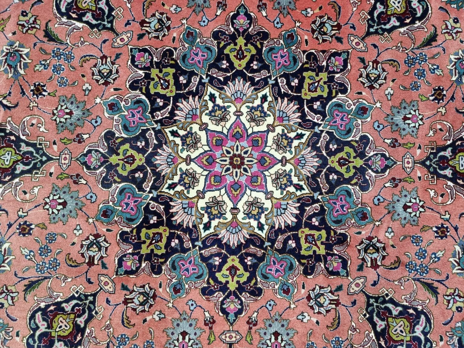 h1-221141-wunderschoner-original-persischer-tabriz-teppich-rund-1-5 Perserteppich Täbriz 256 cm Korkwolle handgeknüpft (Verkauft)