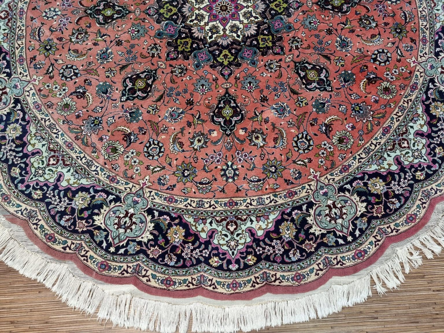 h1-221141-wunderschoner-original-persischer-tabriz-teppich-rund-1-6 Perserteppich Täbriz 256 cm Korkwolle handgeknüpft (Verkauft)