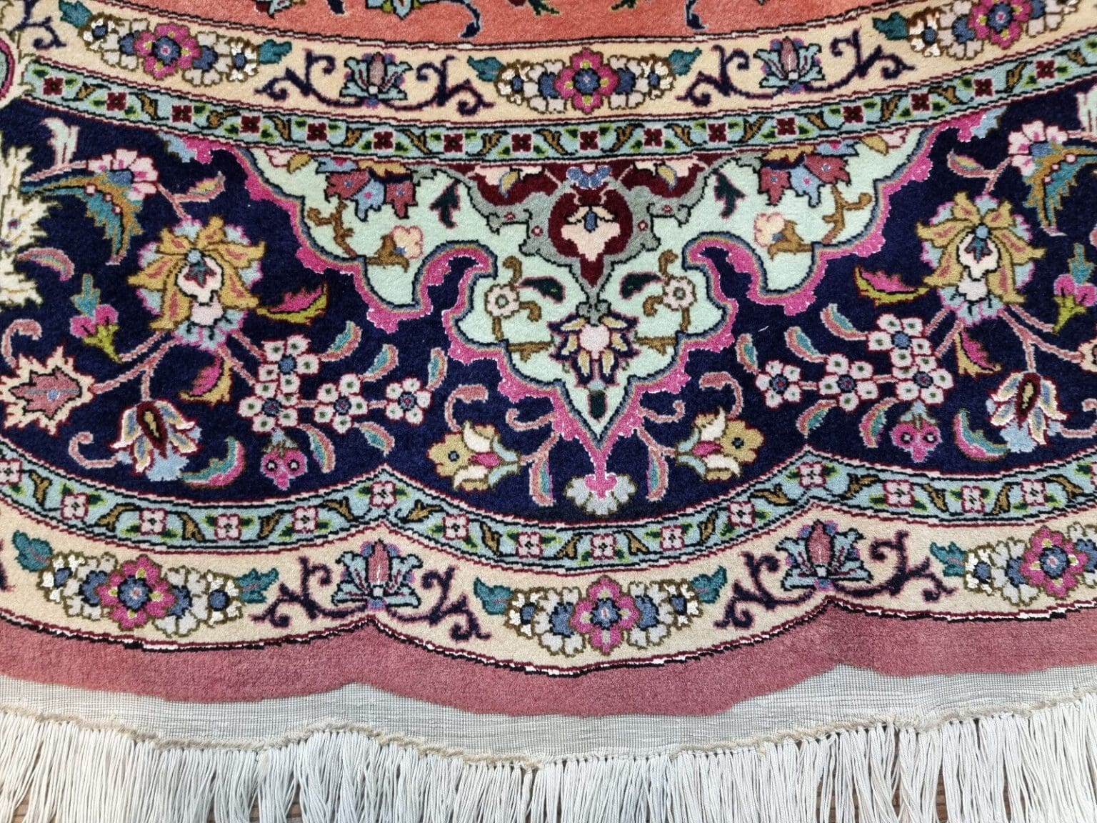 h1-221141-wunderschoner-original-persischer-tabriz-teppich-rund-1-7 Perserteppich Täbriz 256 cm Korkwolle handgeknüpft (Verkauft)