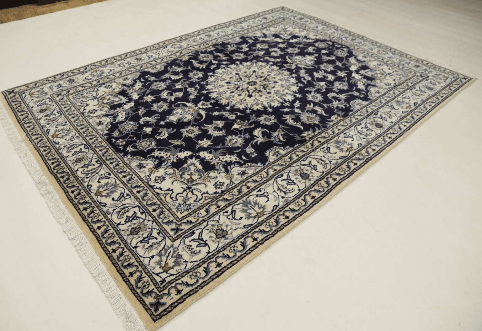 Perserteppich Nain 233 x 164 cm Schurwolle handgeknüpft