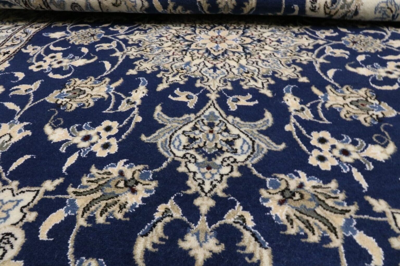 Perserteppich Nain 215x153 cm Wolle handgeknüpft