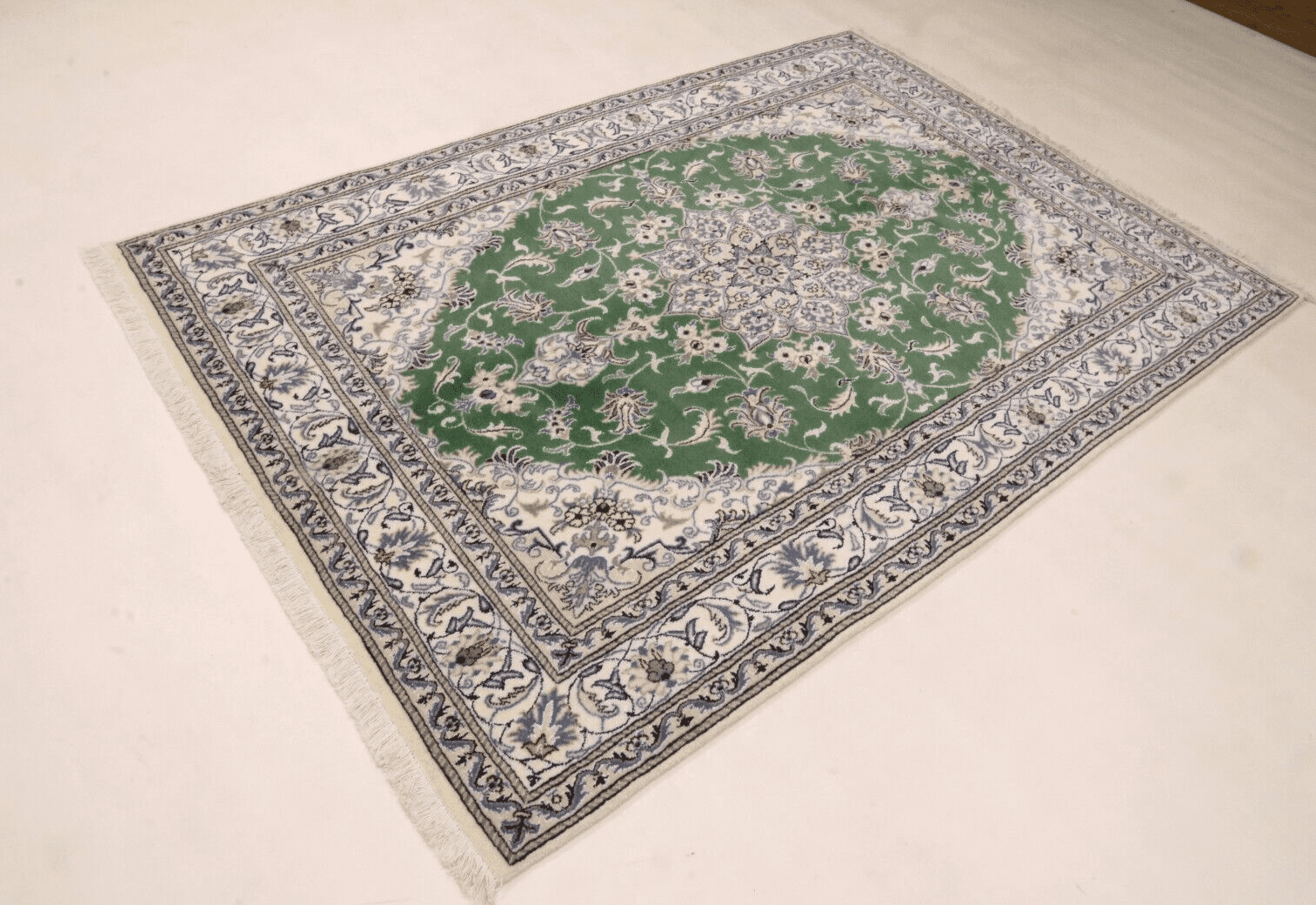 Perserteppich Nain 234 x 165 cm Wolle handgeknüpft