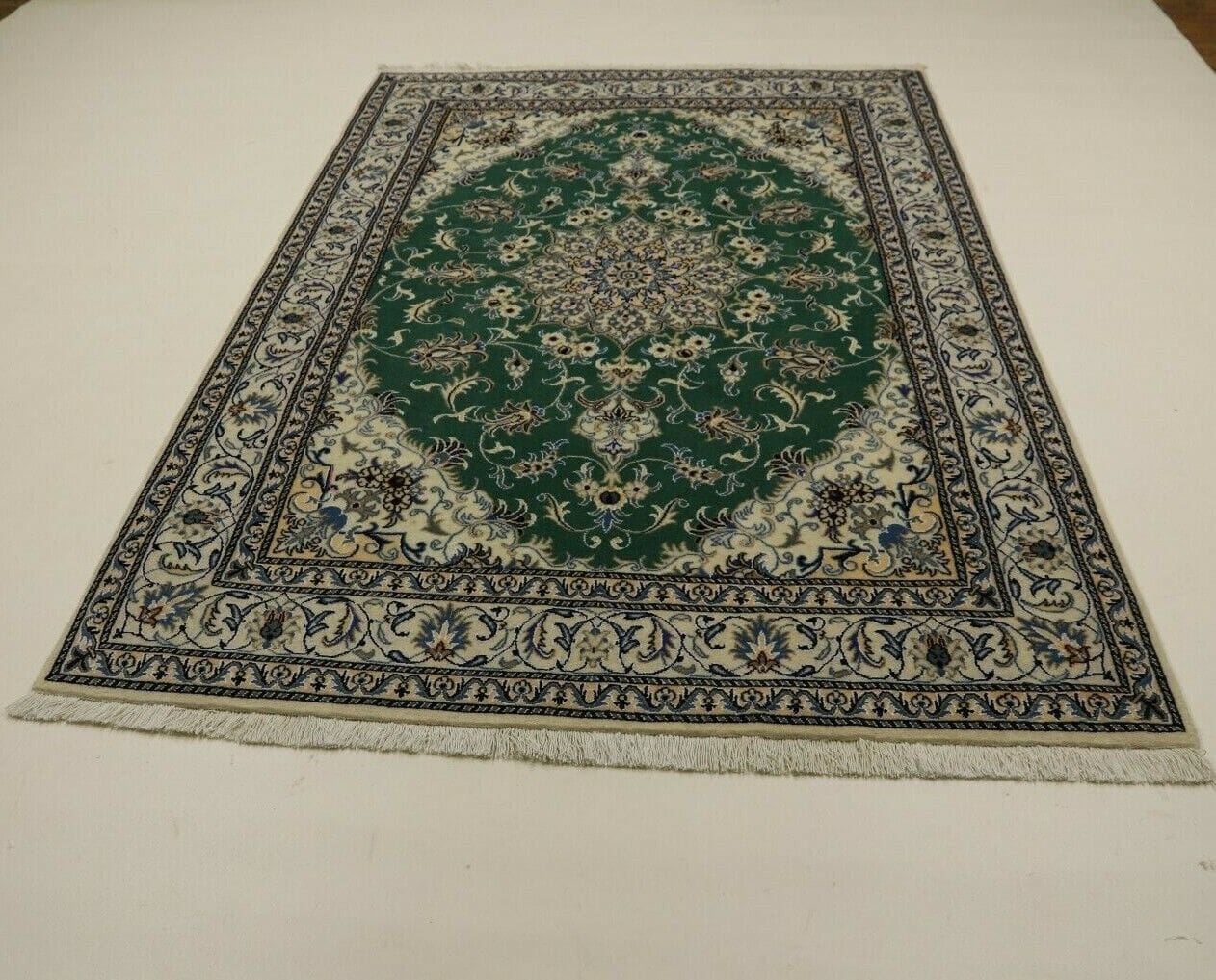 Perserteppich Nain 237 x 168 cm Schurwolle handgeknüpft