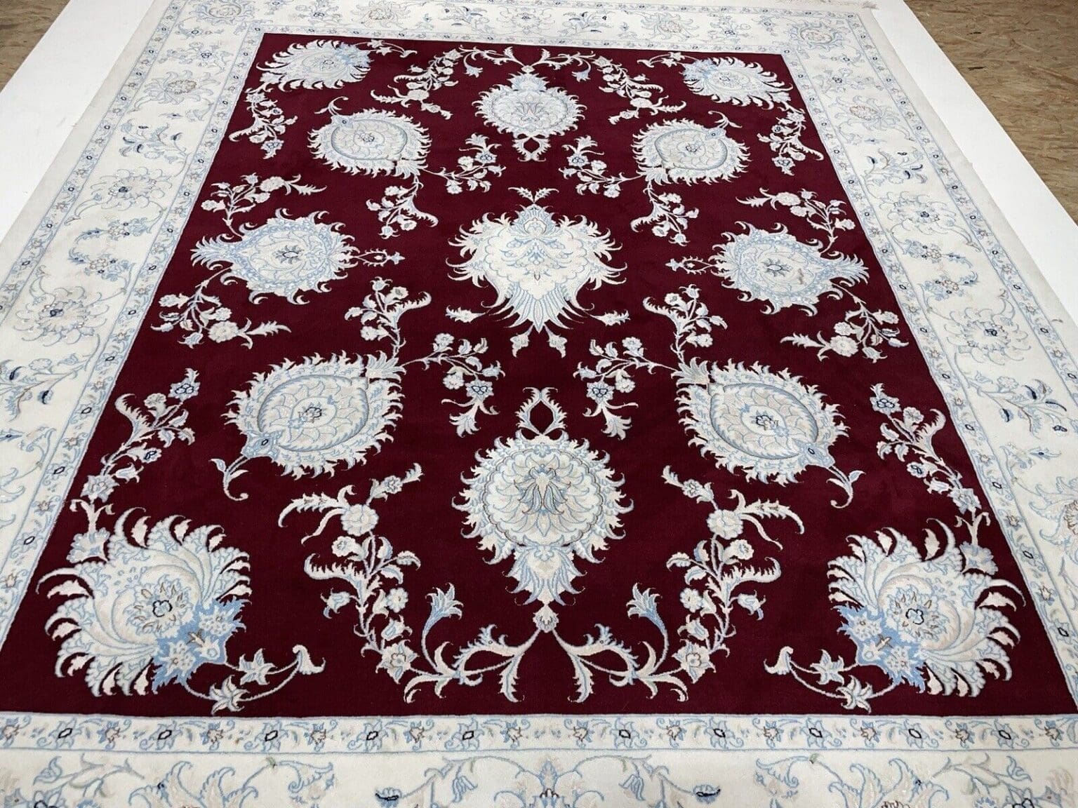 nain-6la-super-fein-perserteppich-300x250-cm-500000-knoten-m-dunkel-rot-1 Perserteppich Nain 300x250 cm Seide handgeknüpft