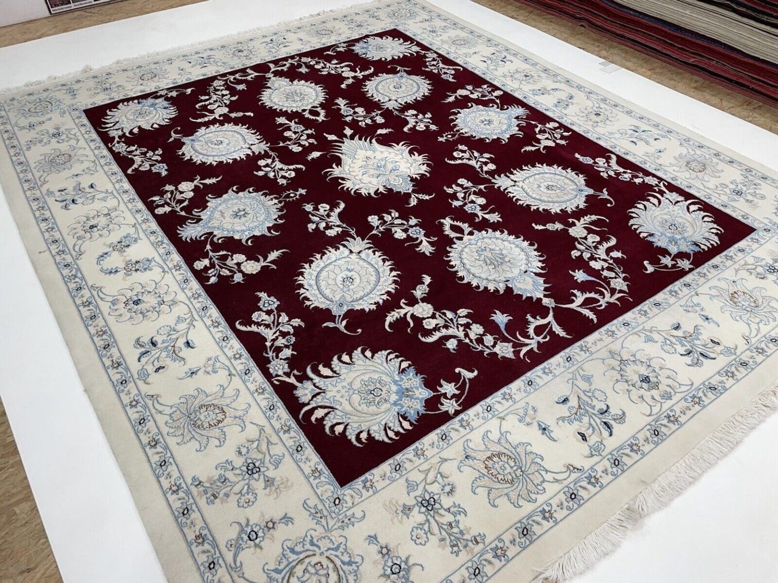 nain-6la-super-fein-perserteppich-300x250-cm-500000-knoten-m-dunkel-rot-5 Perserteppich Nain 300x250 cm Seide handgeknüpft