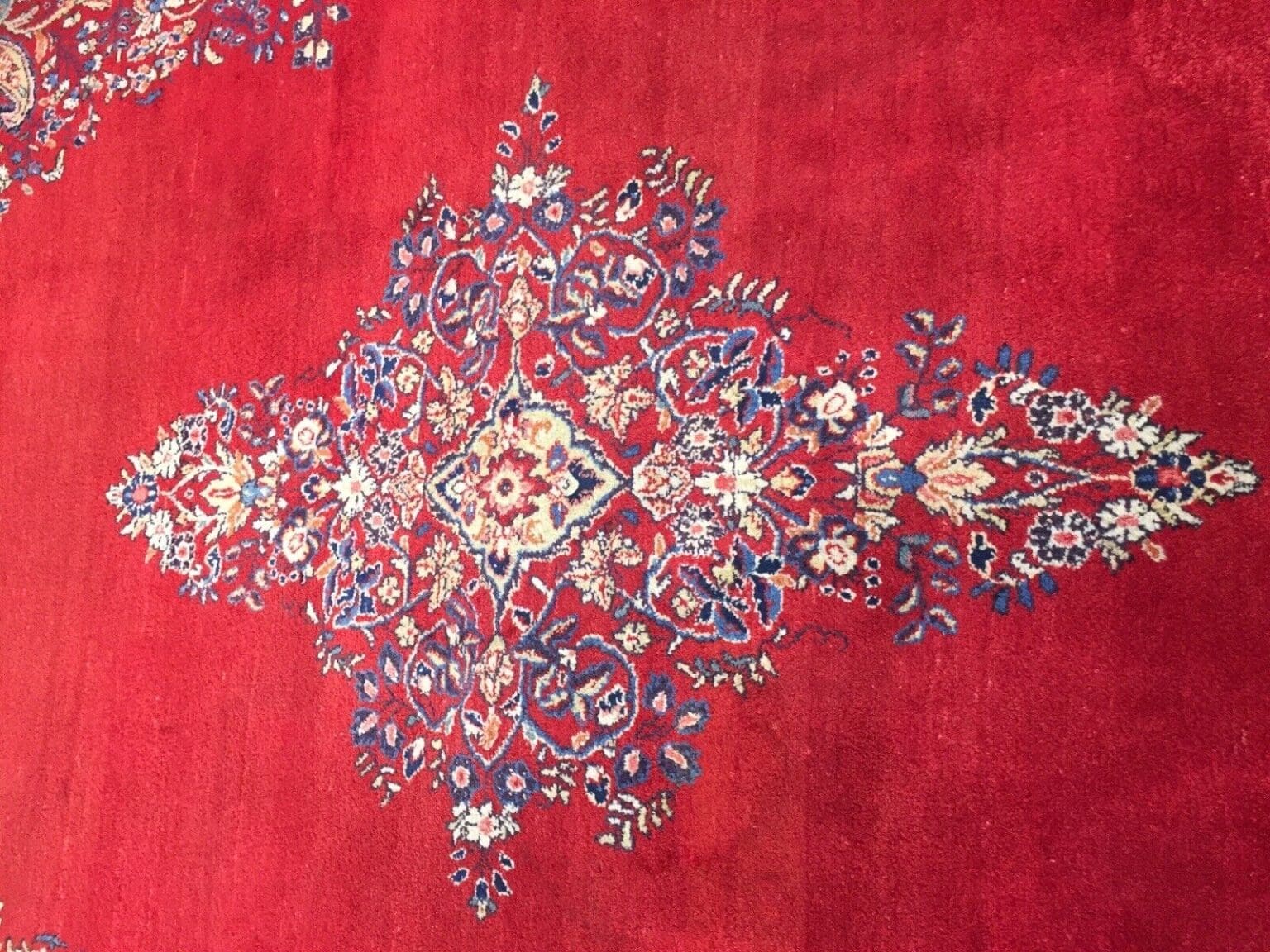 perserteppich-370x280-cm-sarough-design-mit-spiegel-muster-florales-rot-1-6 Perserteppich 370x280 cm Wolle handgeknüpft