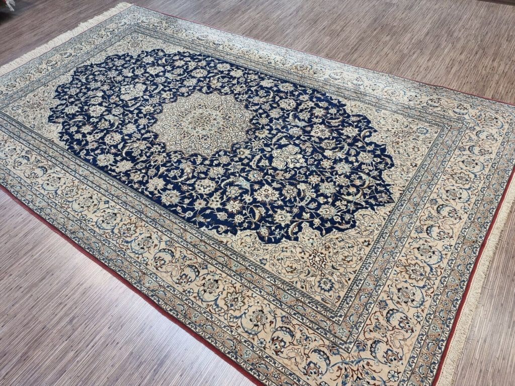 Perserteppich Nain 350x215 cm Korkwolle handgeknüpft