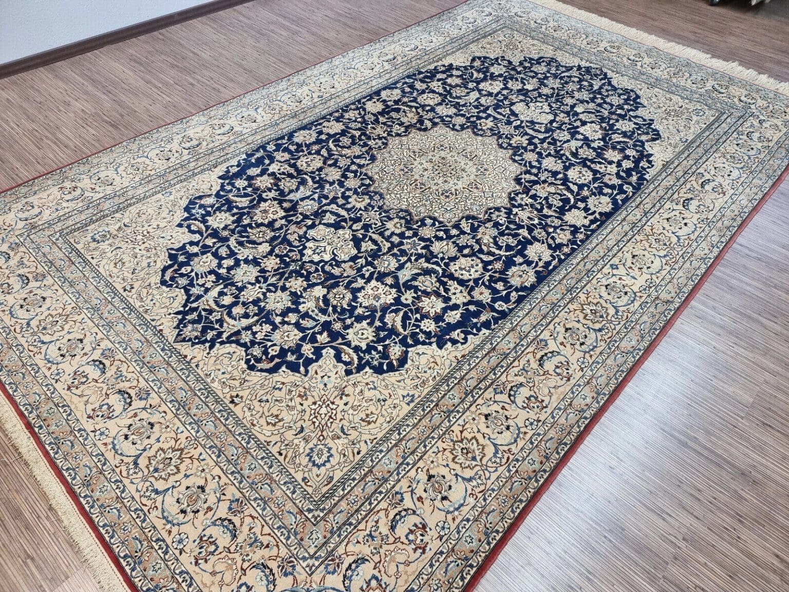 Perserteppich Nain 350x215 cm Korkwolle handgeknüpft